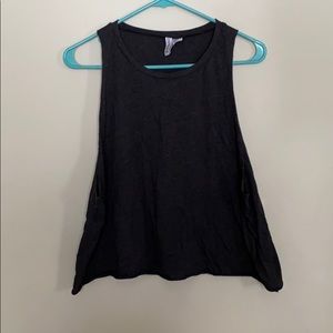 Cropped muscle tee